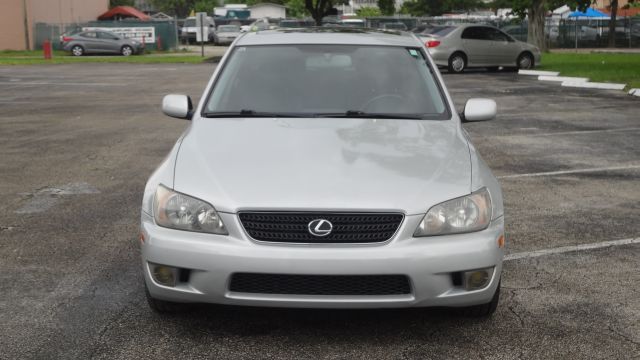 Lexus IS 300 2005 photo 3