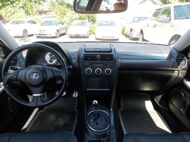 Lexus IS 300 2005 photo 10