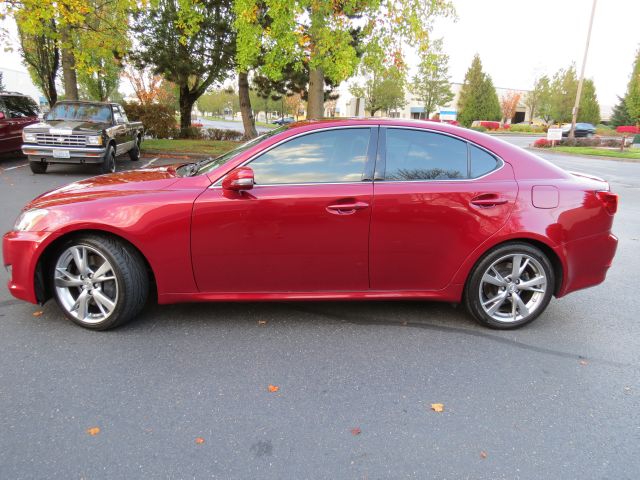 Lexus IS 350 2010 photo 2