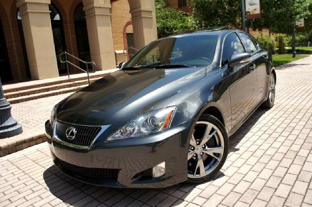 Lexus IS 350 2010 photo 2