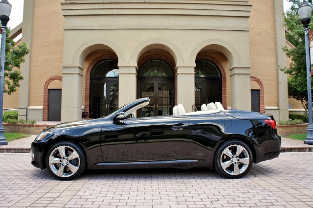 Lexus IS 350C 2010 photo 1
