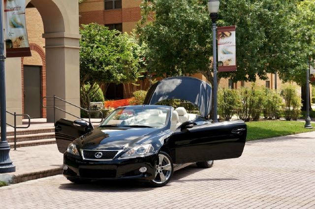 Lexus IS 350C 2010 photo 2