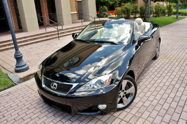 Lexus IS 350C 2010 photo 3