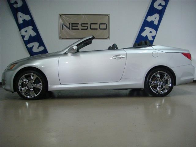 Lexus IS 350C 2010 photo 19
