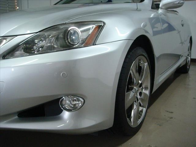 Lexus IS 350C 2010 photo 2
