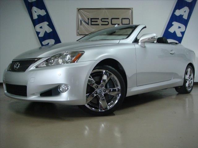 Lexus IS 350C 2010 photo 22