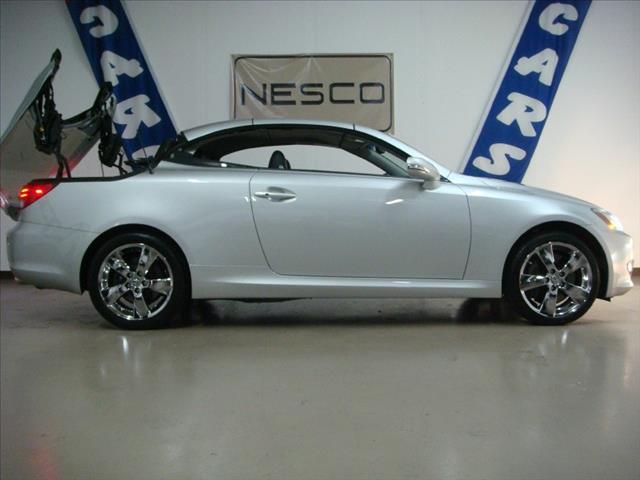 Lexus IS 350C 2010 photo 23