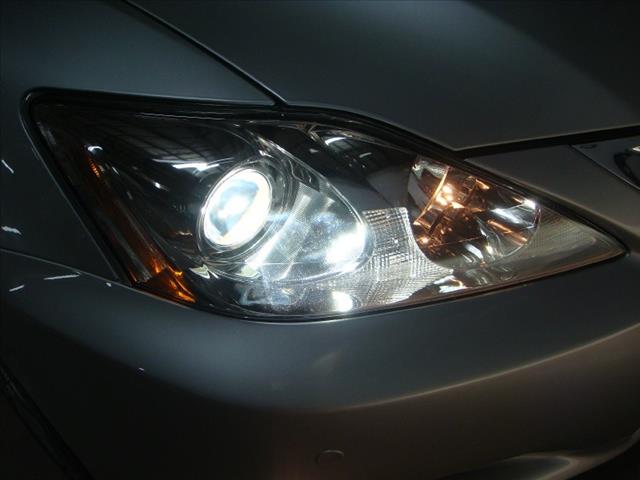 Lexus IS 350C 2010 photo 28