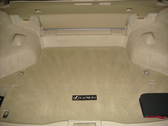 Lexus IS 350C 2010 photo 29