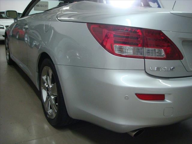 Lexus IS 350C 2010 photo 9