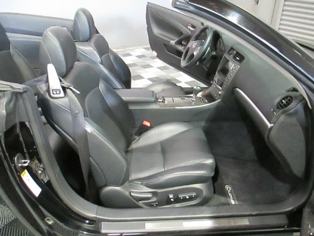 Lexus IS 350C 2012 photo 11