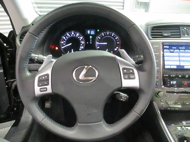 Lexus IS 350C 2012 photo 17