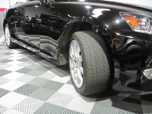 Lexus IS 350C 2012 photo 22