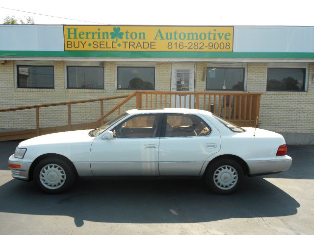 Lexus LS 400 1990 photo 2