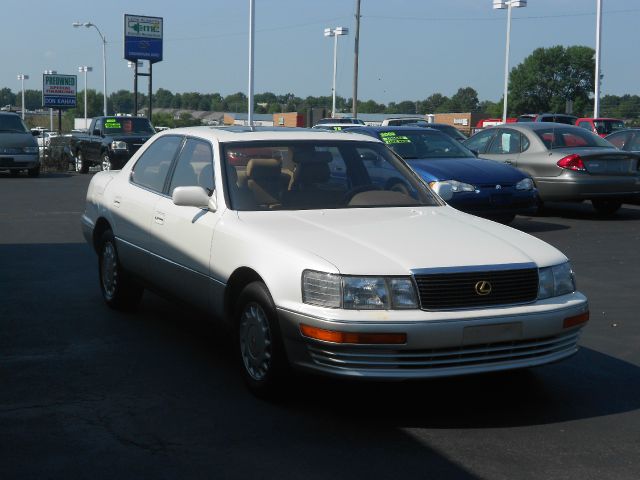 Lexus LS 400 1990 photo 3