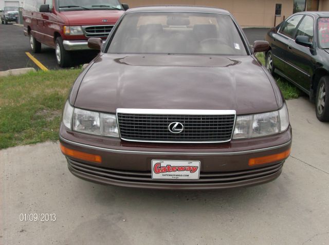 Lexus LS 400 1990 photo 2