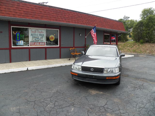 Lexus LS 400 1990 photo 2