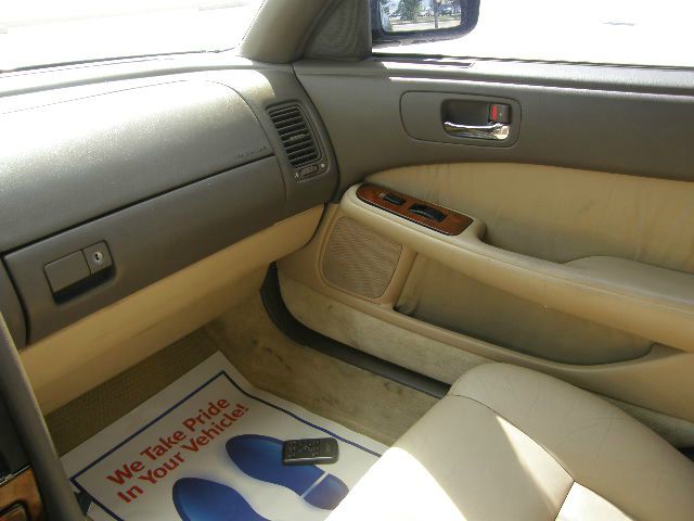 Lexus LS 400 1993 photo 23