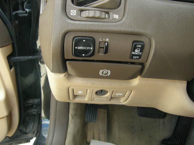 Lexus LS 400 1993 photo 24