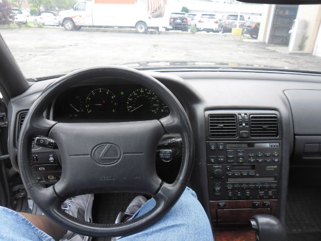 Lexus LS 400 1993 photo 13