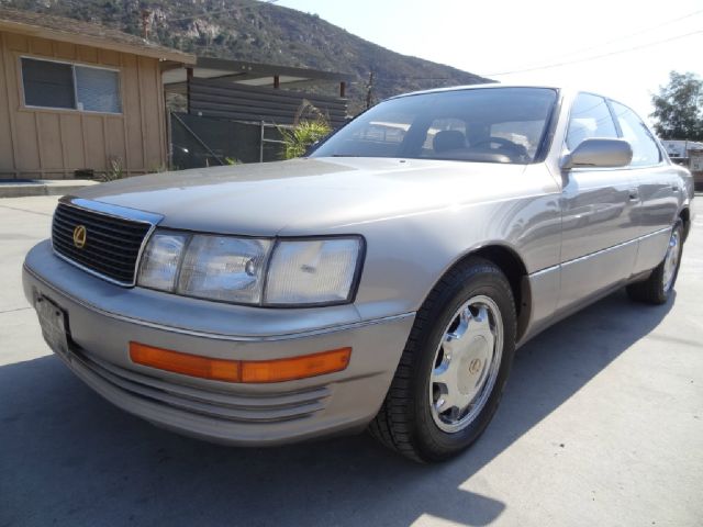 Lexus LS 400 1993 photo 2