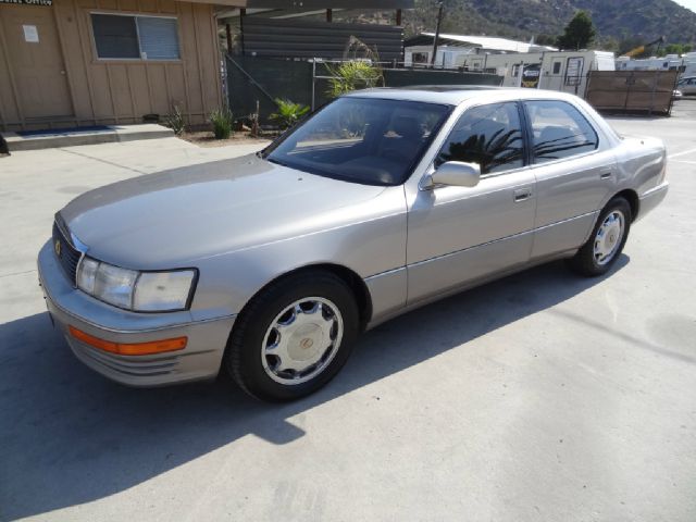 Lexus LS 400 1993 photo 3