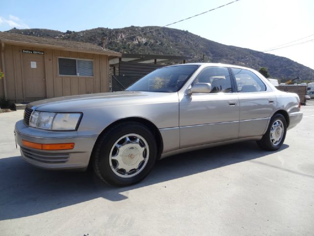 Lexus LS 400 1993 photo 4