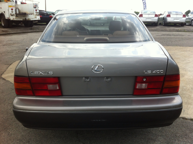 Lexus LS 400 Base Sedan