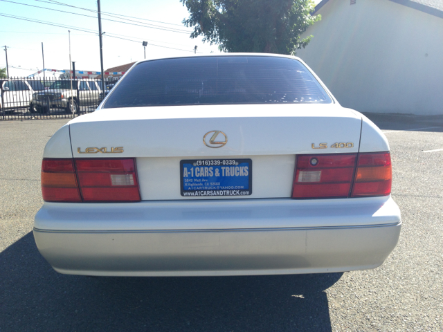 Lexus LS 400 1996 photo 4