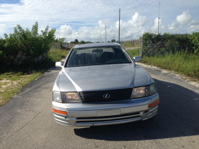 Lexus LS 400 1996 photo 3
