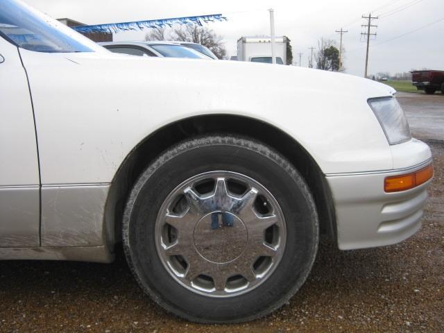 Lexus LS 400 1997 photo 2
