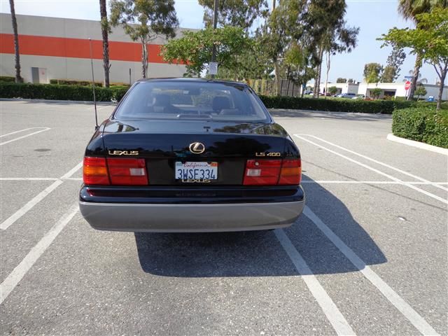 Lexus LS 400 1997 photo 2