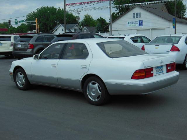 Lexus LS 400 1998 photo 3