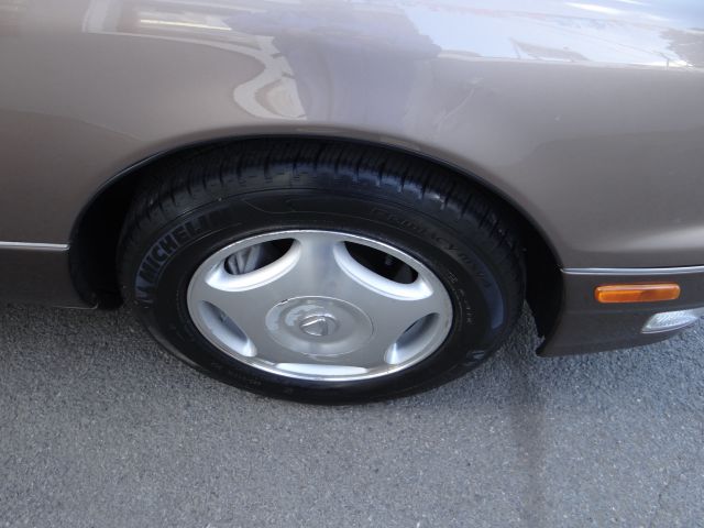 Lexus LS 400 1998 photo 1