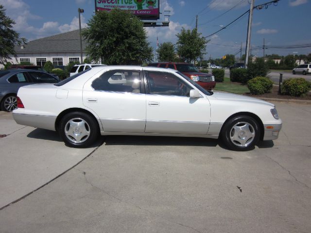 Lexus LS 400 1998 photo 3