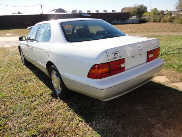 Lexus LS 400 1998 photo 2