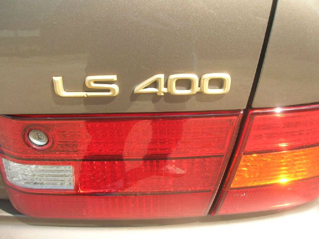 Lexus LS 400 1998 photo 2