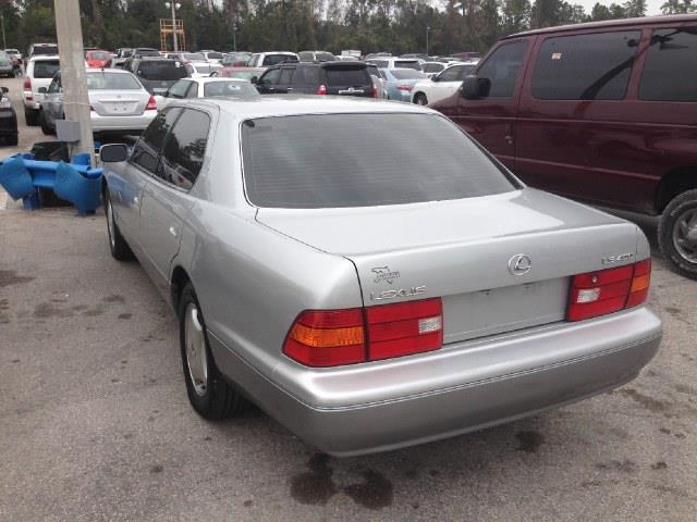 Lexus LS 400 1998 photo 2