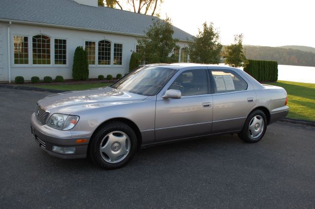 Lexus LS 400 1998 photo 4