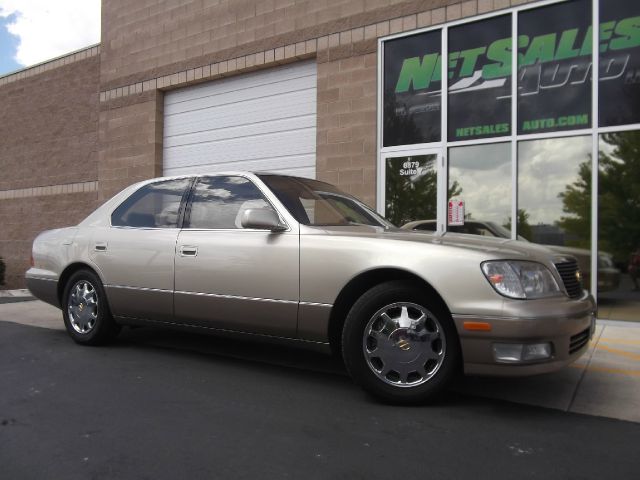 Lexus LS 400 1999 photo 2