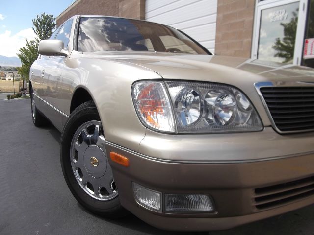 Lexus LS 400 1999 photo 3
