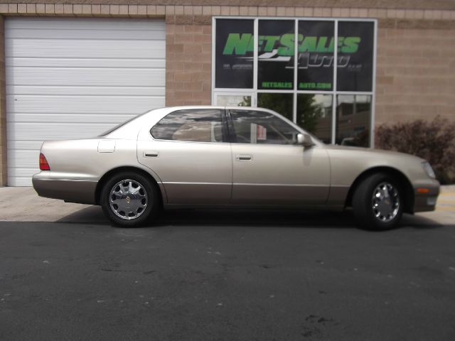 Lexus LS 400 1999 photo 4