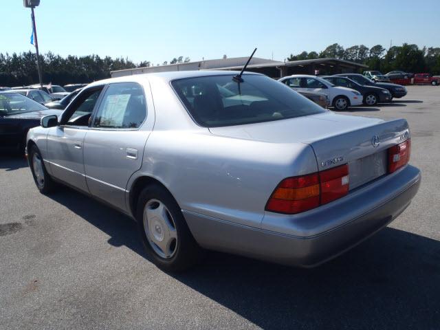 Lexus LS 400 1999 photo 1