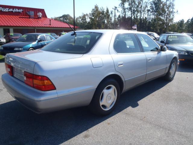 Lexus LS 400 1999 photo 2