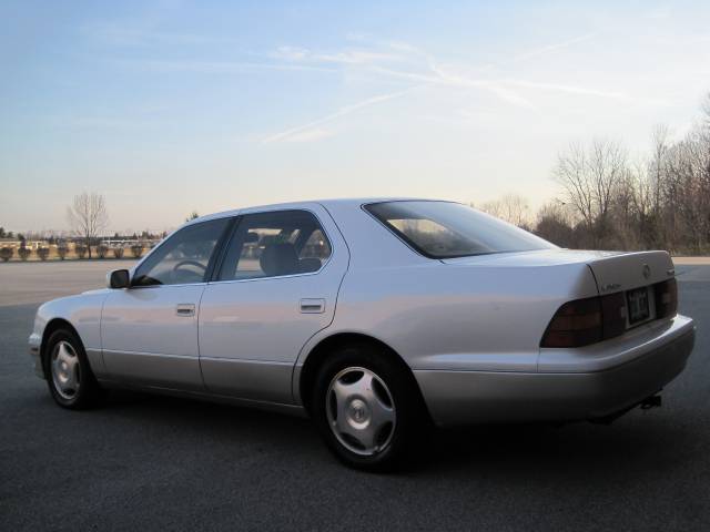 Lexus LS 400 1999 photo 2