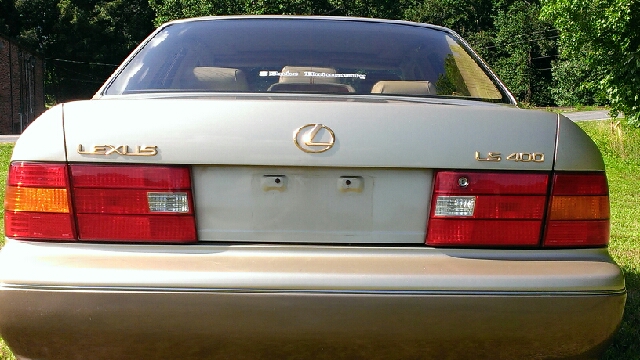 Lexus LS 400 1999 photo 2