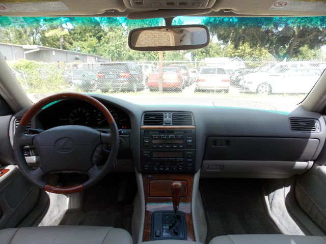 Lexus LS 400 1999 photo 4