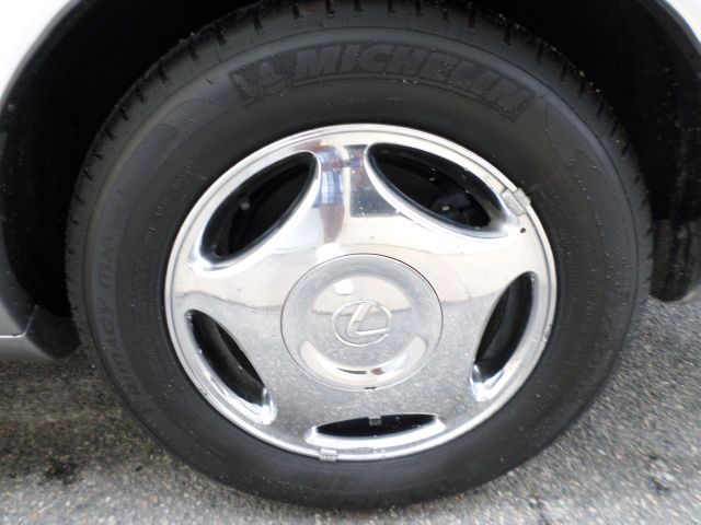 Lexus LS 400 1999 photo 12