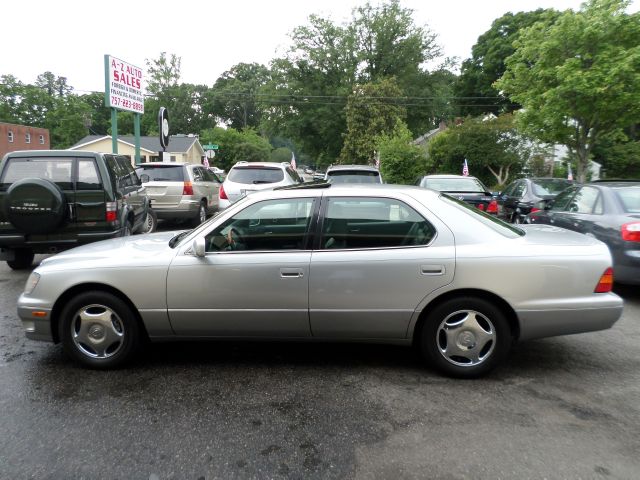 Lexus LS 400 1999 photo 26