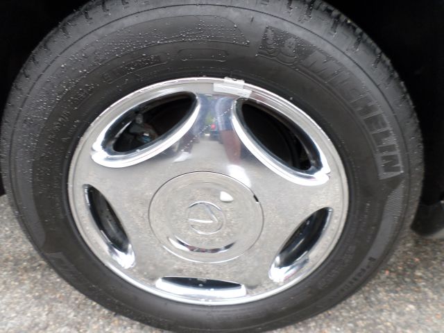 Lexus LS 400 1999 photo 32